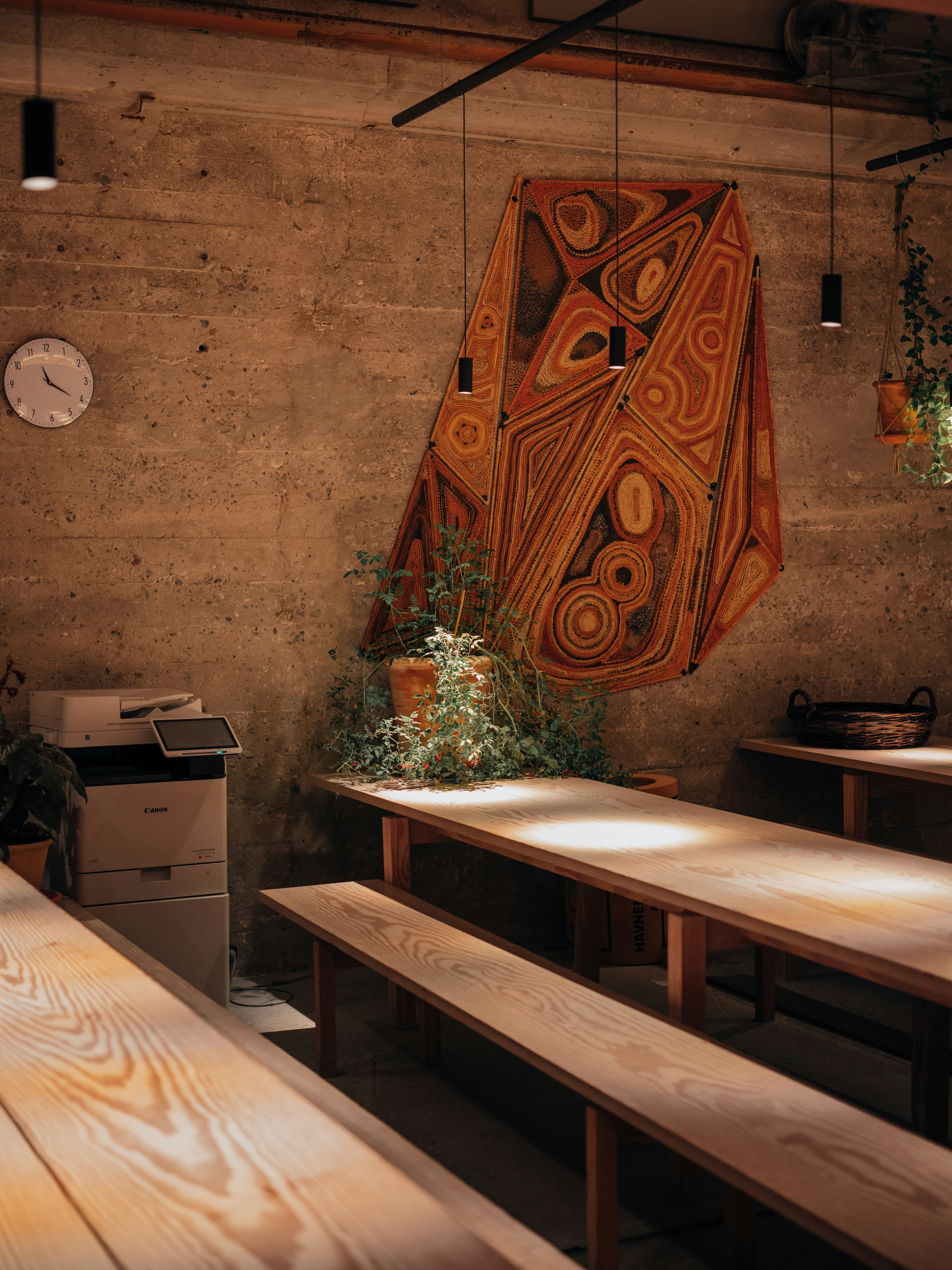Restaurant customer receiving mobile promotions